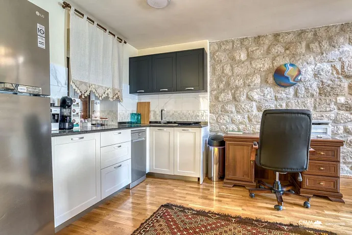 Wunderschöne Steinvilla in Prčanj mit Panoramablick auf die Bucht